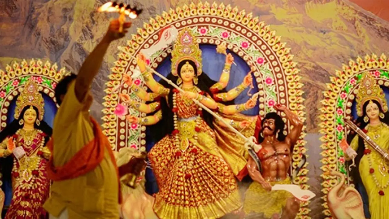 ষষ্ঠী পূজার মধ্য দিয়ে শুরু শারদীয় দুর্গোৎসব