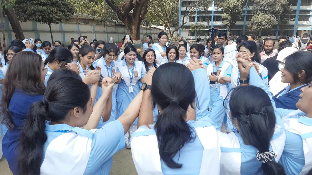 পাসের হার ও জিপিএ-৫ প্রাপ্তিতে এবারও এগিয়ে মেয়েরা