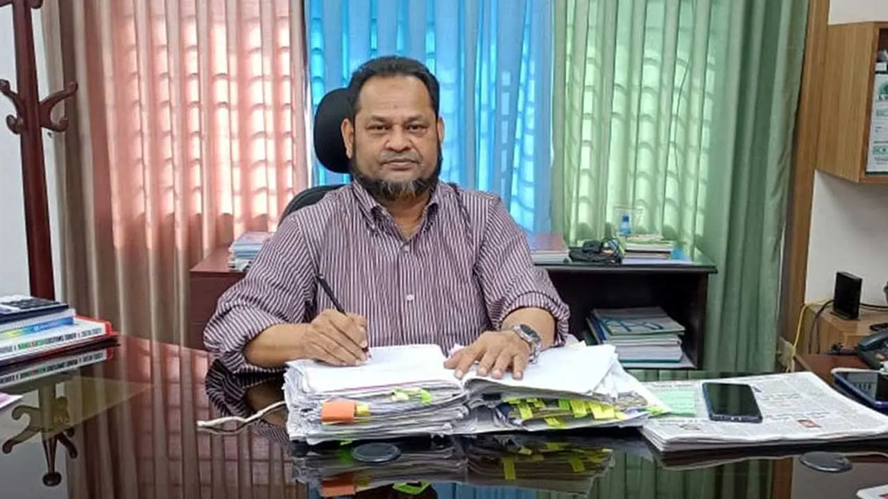 দুর্নীতি মামলার আসামি কাস্টমস কমিশনার এনামুলকে পাঠানো হলো অবসরে