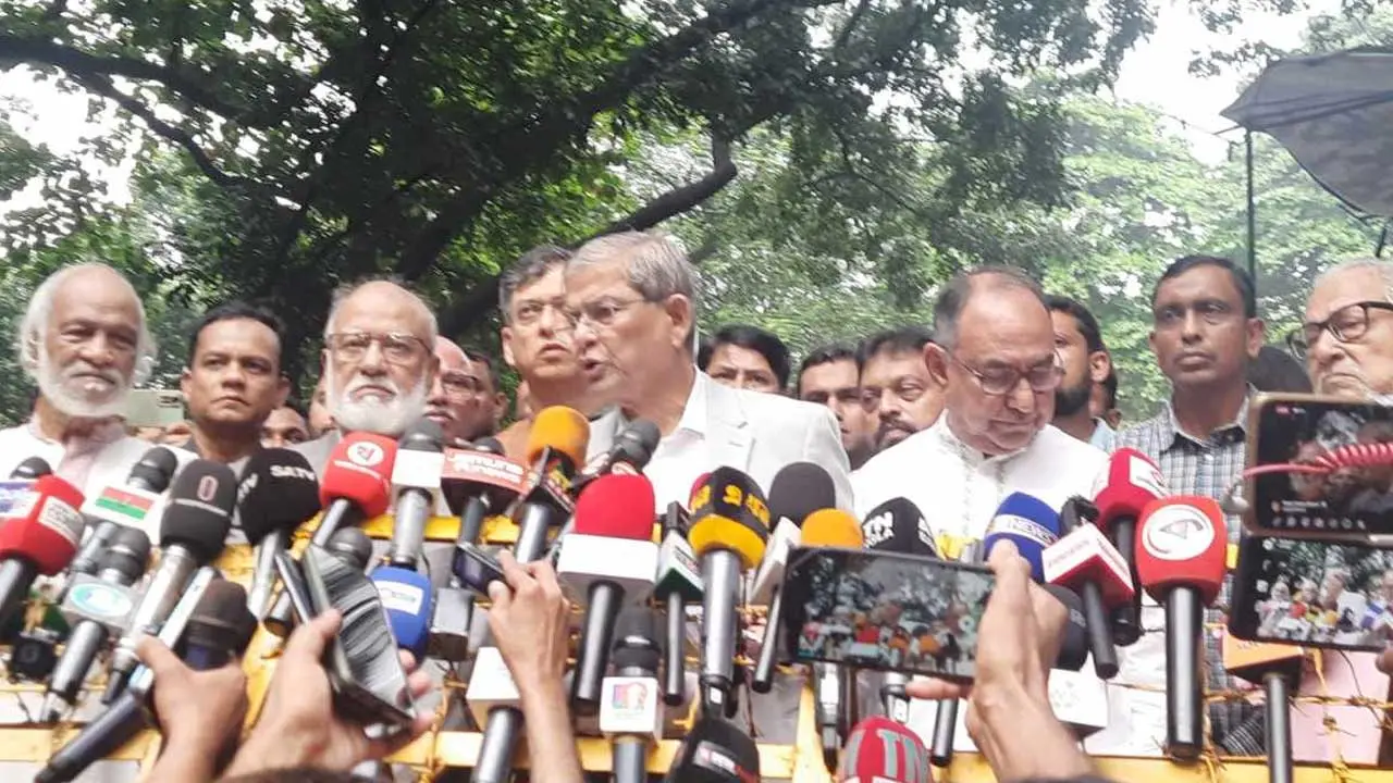সাবেক মন্ত্রীরা কীভাবে পালাচ্ছে, অন্তর্বর্তী সরকারকে দেখার আহ্বান