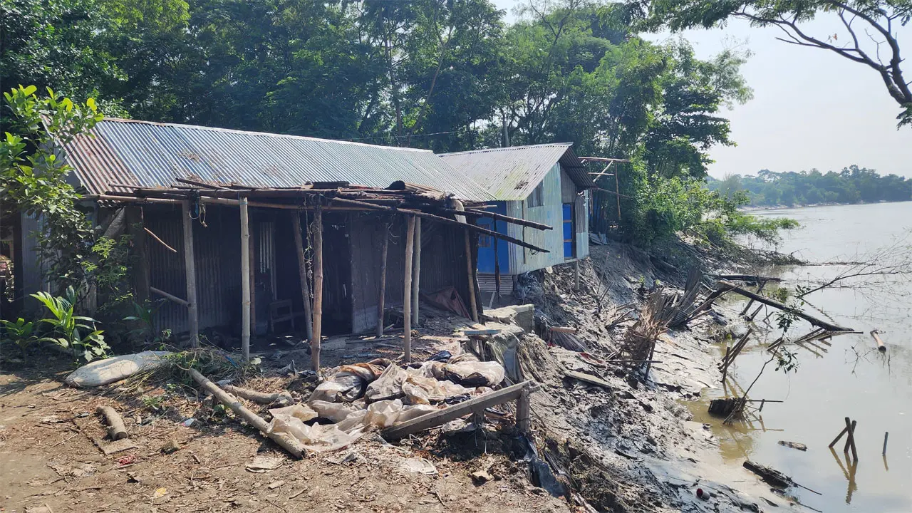ভাঙছে ছোট ফেনী ও সিলোনিয়া নদী, বিলীন হচ্ছে বসতভিটা-ফসলি জমি