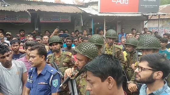 গাইবান্ধায় ব্যবসায়ীকে পিটিয়ে হত্যা, বিক্ষুব্ধ জনতার সড়ক অবরোধ