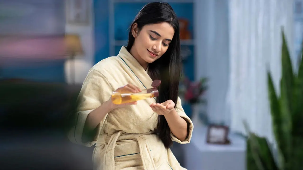 চুলে সরিষার তেল ব্যবহার করলে কী হয়?