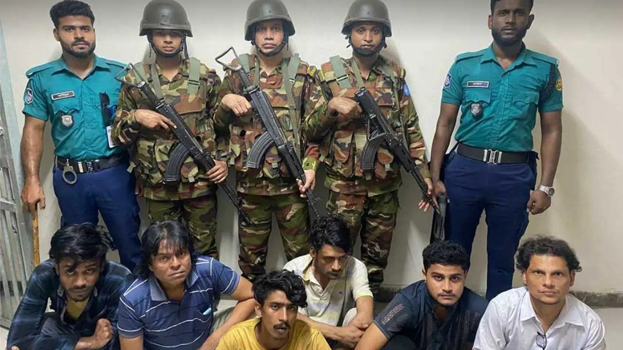 সেনাবাহিনীর অভিযানে মোহাম্মদপুরে ছিনতাইকারীসহ ২২ জন গ্রেপ্তার