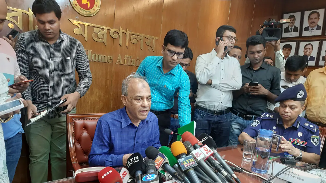 পুলিশের ২৫২ এসআইকে অব্যাহতিতে রাজনৈতিক কারণ নেই