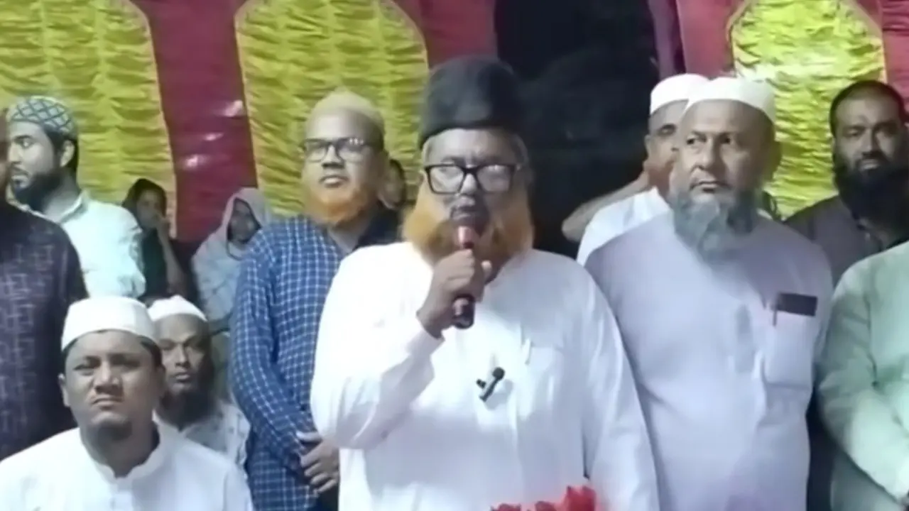 পূজামণ্ডপে গীতা পাঠ করে শোনালেন জামায়াত নেতা