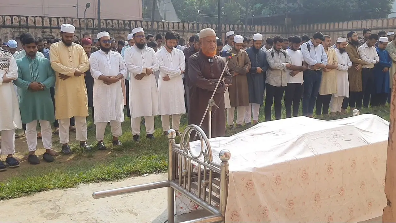 ছাত্রশিবিরের কেন্দ্রীয় সভাপতির মায়ের জানাজা অনুষ্ঠিত