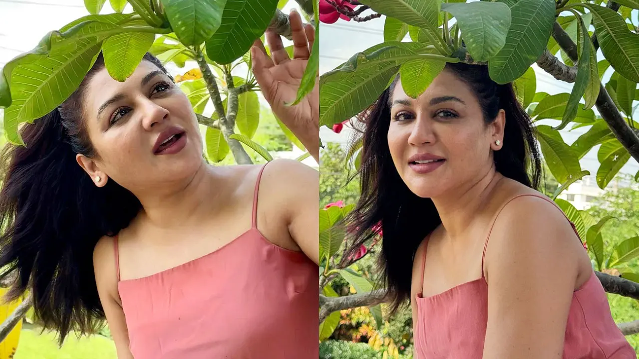 ফুলের সৌরভে সুরভিত জয়া আহসান