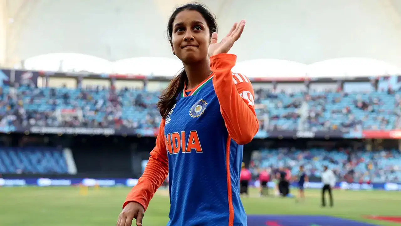 বাবার ‘ধর্মীয় কর্মকাণ্ডে’ ক্লাবের সদস্যপদ হারালেন ভারতীয় তারকা
