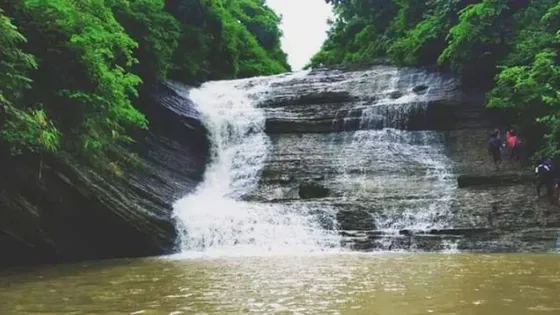 মিরসরাইয়ে ঝরনায় গোসল করতে নেমে প্রাণ গেল ২ ছাত্রের