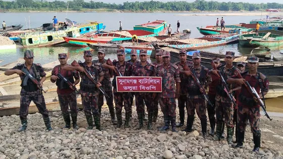 চলতি নদী থেকে দুই কোটি টাকার বালুসহ ১৭ নৌকা জব্দ