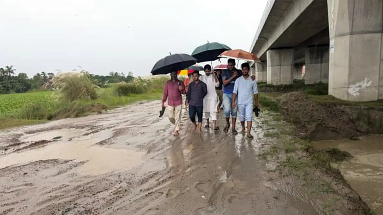 জবির রেললাইন পার্শ্ববর্তী মাটির রাস্তা পাকা হতে বাধা নেই