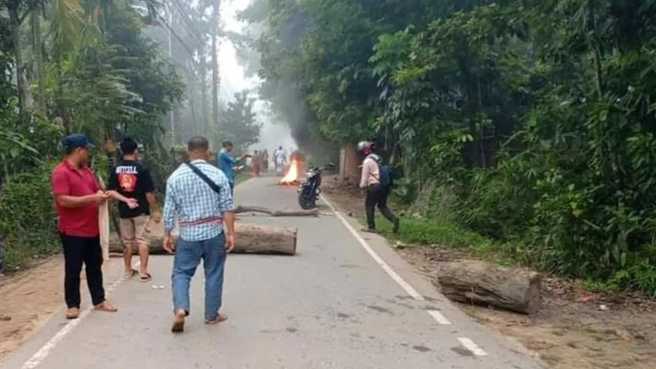 খাগড়াছড়িতে চলছে সকাল-সন্ধ্যা অবরোধ 
