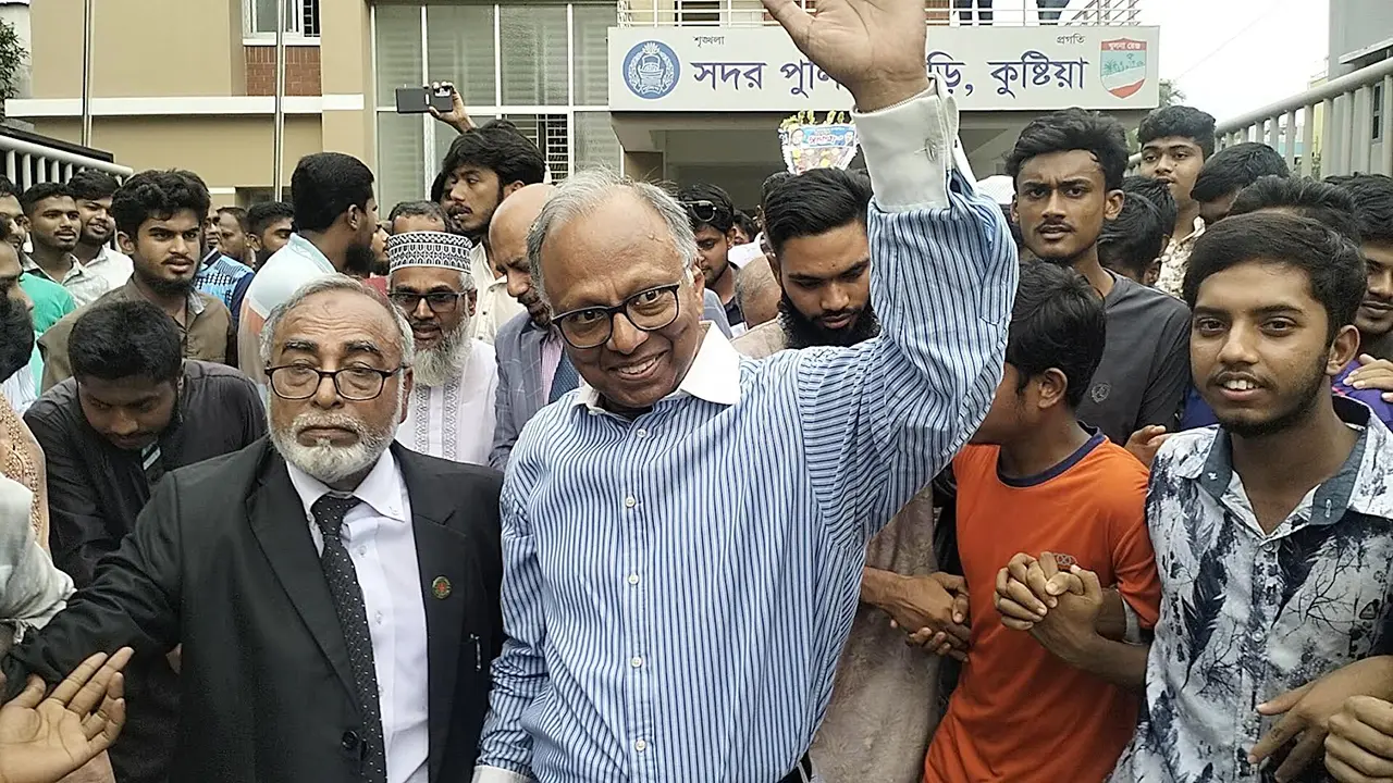 মাহমুদুর রহমানের ওপর হামলা : শেখ হাসিনাসহ ৪৭ জনের বিরুদ্ধে মামলা