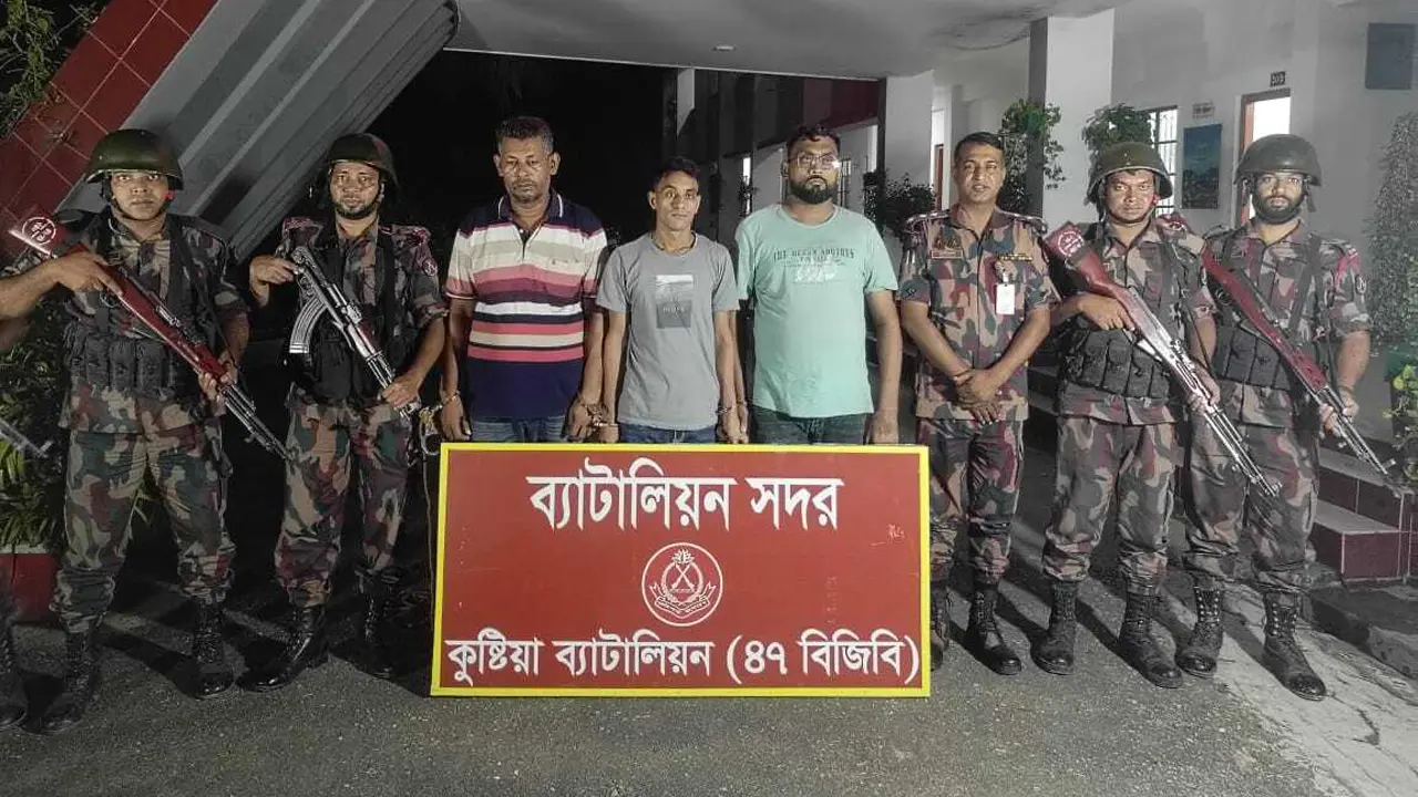 ভারতে পালানোর সময় সাবেক এমপির দুই সহযোগী আটক