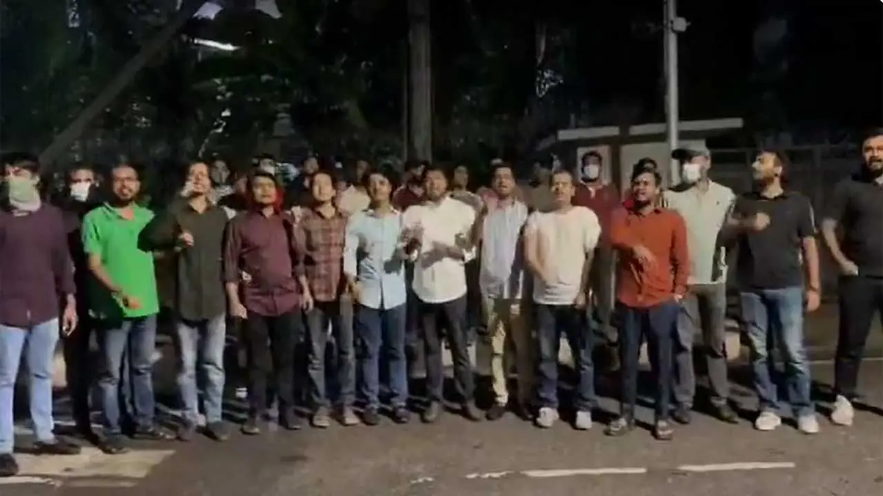নিষিদ্ধ ঘোষণার পর রাজধানীতে ছাত্রলীগের ঝটিকা মিছিল