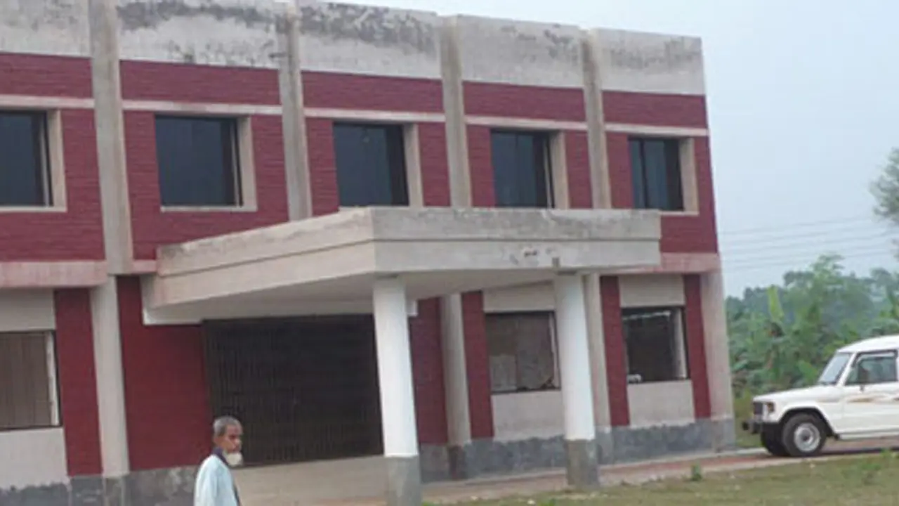 উপসহকারীকে পিটিয়ে নেওয়া হলো নির্বাহী প্রকৌশলীর কক্ষে