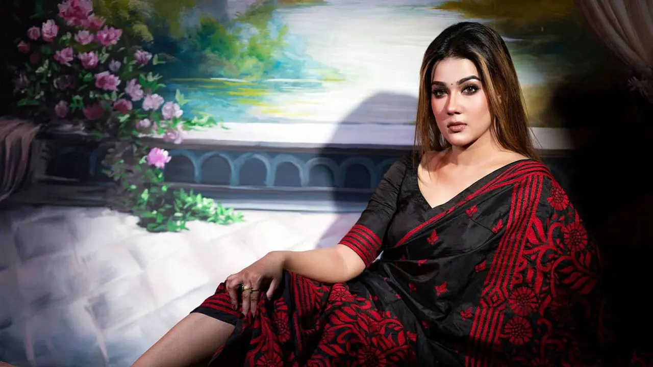 নিজেকে ‘ছাগল’ বললেন মাহিয়া মাহি