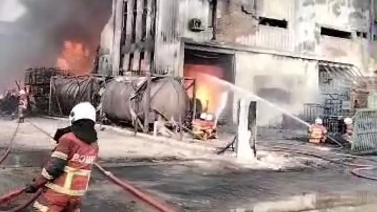 মালয়েশিয়ায় কারখানায় বিস্ফোরণে তিন বাংলাদেশি শ্রমিক দগ্ধ