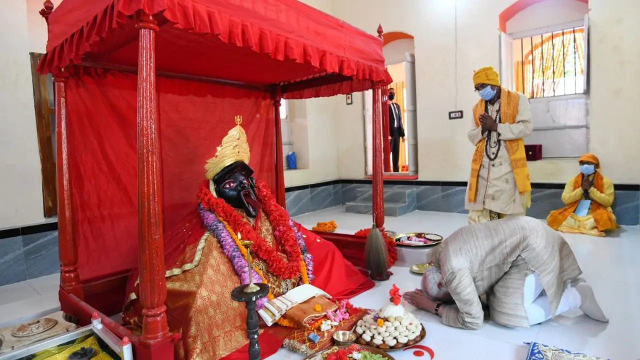 মোদির দেওয়া মুকুট উদ্ধার করতে পারলে পুরস্কার দেবে সাতক্ষীরা পুলিশ