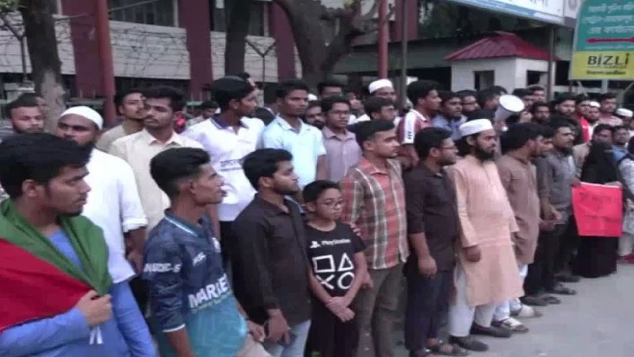 মোহাম্মদপুরে আইনশৃঙ্খলার চরম অবনতি, নিরাপত্তা চেয়ে থানা ঘেরাও
