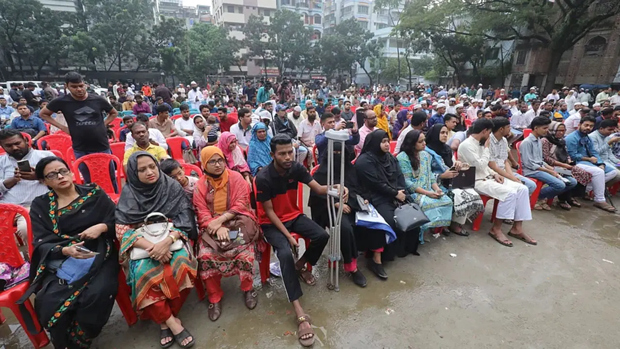 ‘বিভিন্ন রূপে আওয়ামী লীগ রাজনীতিতে প্রত্যাবর্তন করতে চাইছে’