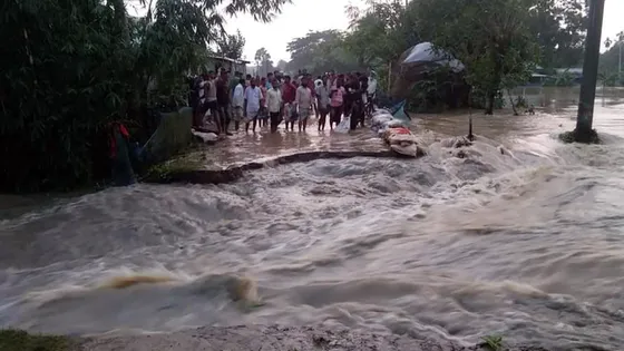 তীব্র পানির স্রোতে ভেঙে গেল পূর্বধলার দামপাড়া বেড়িবাঁধ