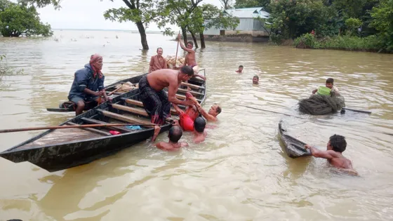 পূজায় অঞ্জলি দিতে গিয়ে নৌকাডুবিতে প্রাণ গেল ফুফু-ভাতিজার  