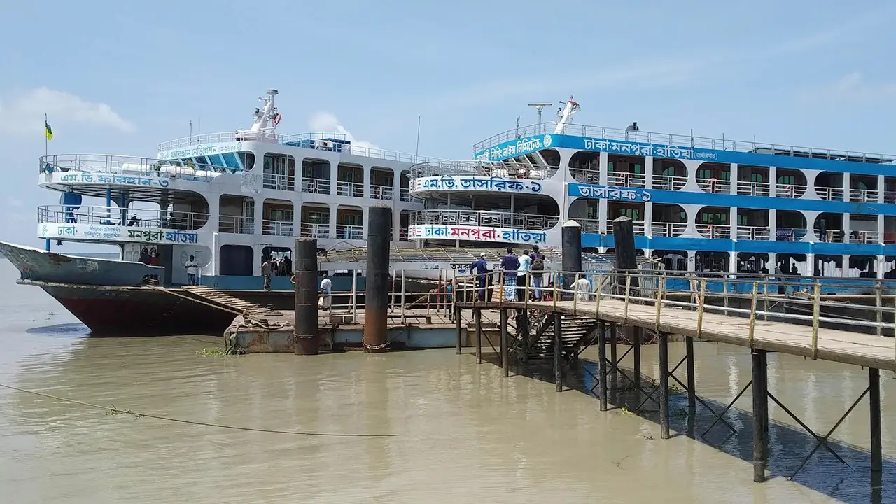 ঘূর্ণিঝড় ‘দানা’র প্রভাবে হাতিয়ায় নৌ যোগাযোগ বন্ধ