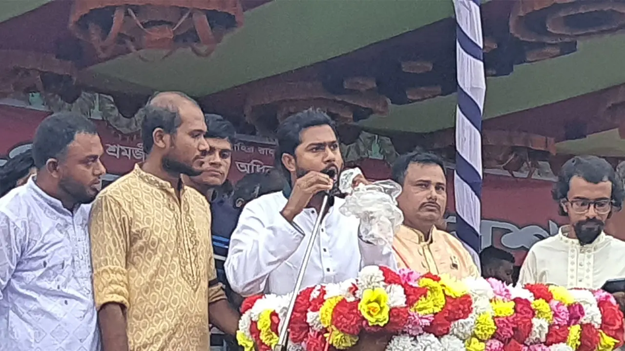 কারখানার বার্ষিক লভ্যাংশের অংশ শ্রমিকদের দিতে হবে : ভিপি নুর