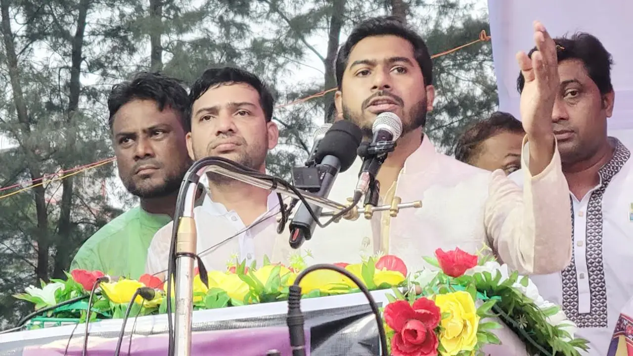 রাজনৈতিক দলের গোলামি করলে প্রজাতন্ত্রের চাকরি করতে পারবেন না