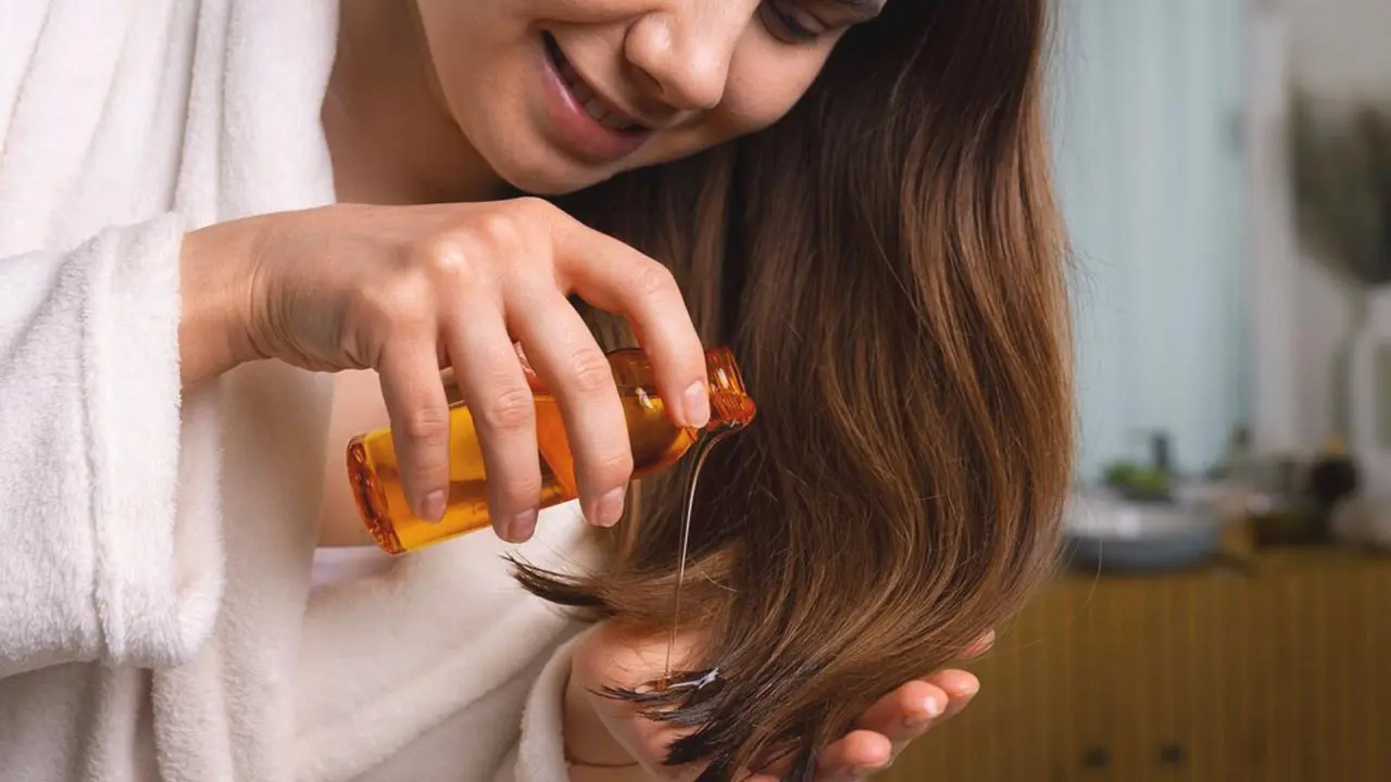 চুল লম্বা করতে চান? এই ৪ তেল উপকারী