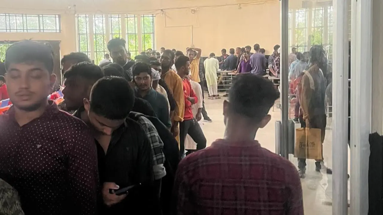 নোয়াখালীতে পাসপোর্ট করানোর হিড়িক, নেই দালালের দৌরাত্ম্য