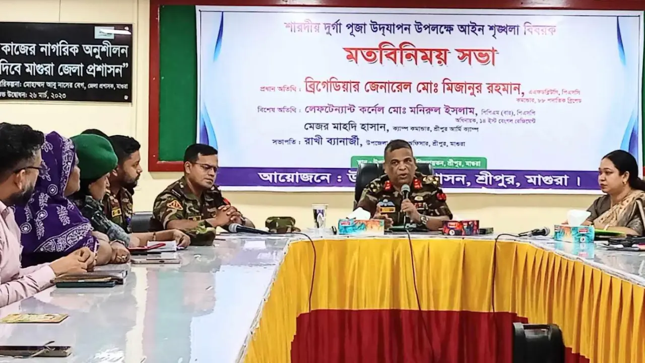 ‘পূজামণ্ডপের এক কিলোমিটারের মধ্যে পাগল ঢুকতে দেওয়া যাবে না’