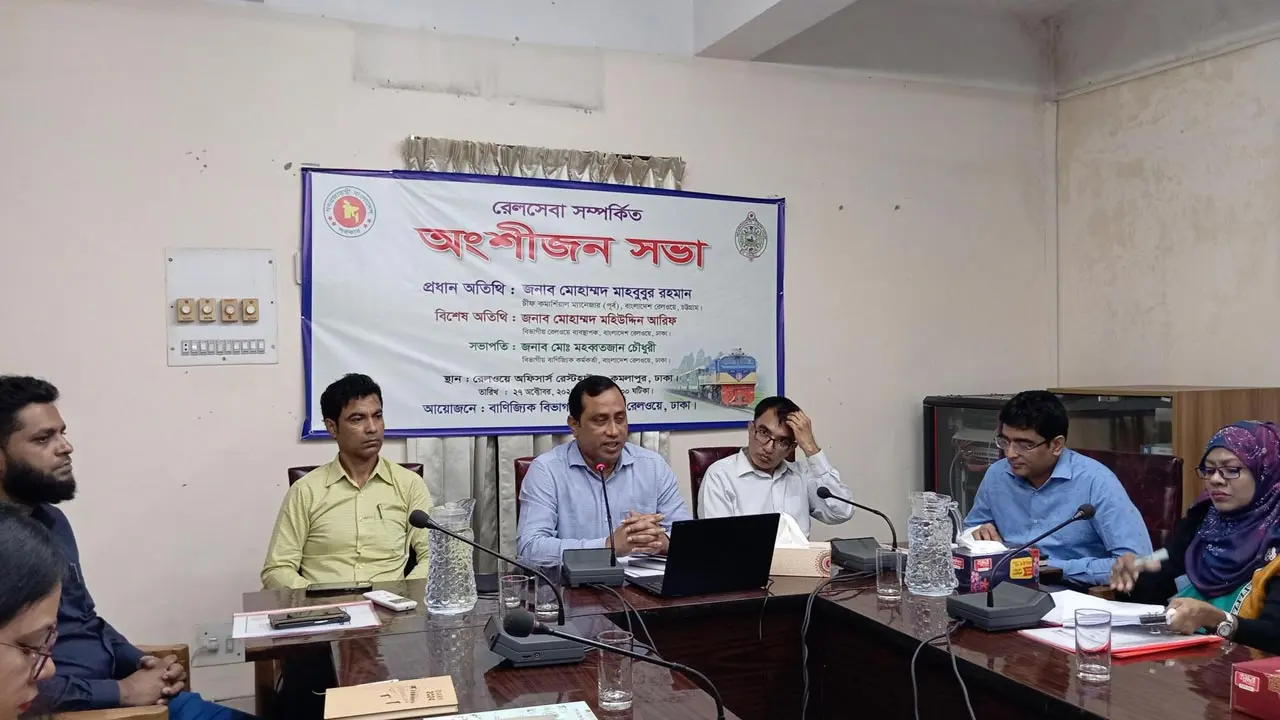 ‘আন্তঃনগর ট্রেনে স্ট্যান্ডিং টিকিট দেওয়ার নিয়ম নেই’
