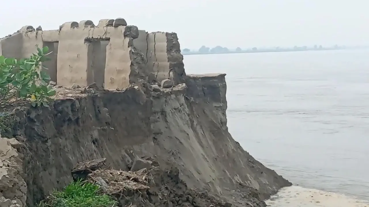 বাড়ছে পানি-ভাঙছে নদী, বিলীন হচ্ছে বসতভিটা ও ফসলি জমি