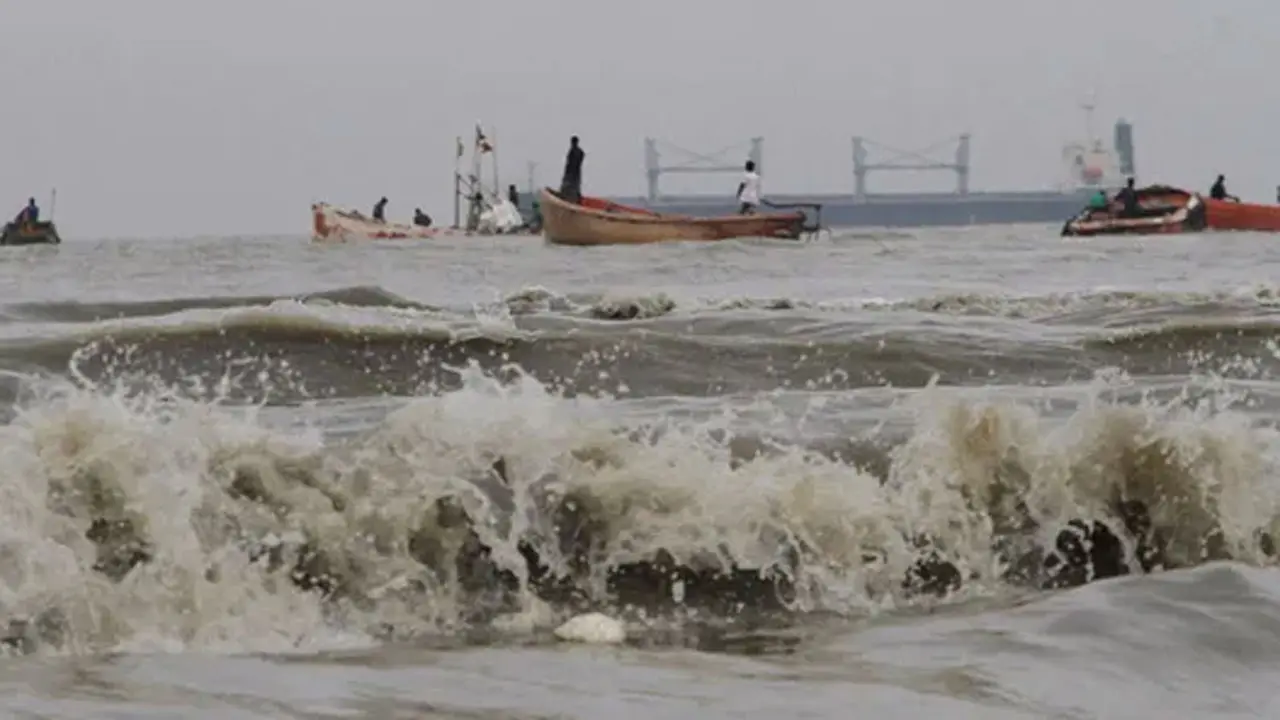 অক্টোবরে বন্যা ও ঘূর্ণিঝড়ের আশঙ্কা