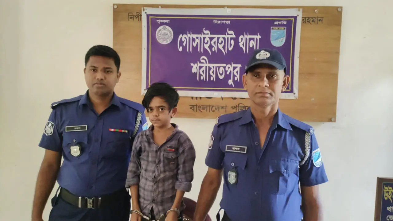 দেখে মনে হয় বয়স ১২, আসলে ২২, করেন মাদক ব্যবসা