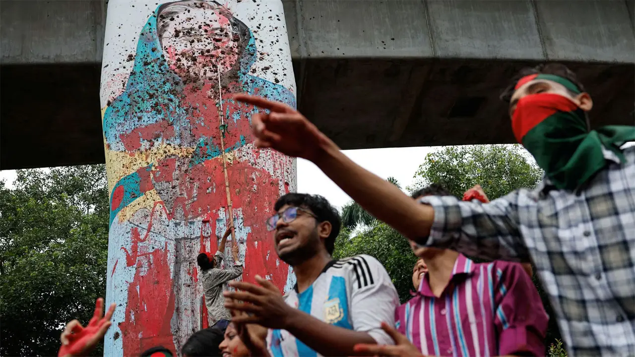 শেখ হাসিনার বিরুদ্ধে গ্রেপ্তারি পরোয়ানা জারি