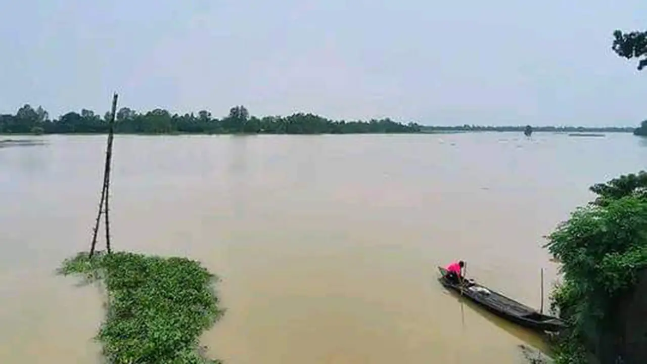 শেরপুরের নকলায় বন্যার ভয়াল থাবায় পানিবন্দি ৩০ হাজার মানুষ
