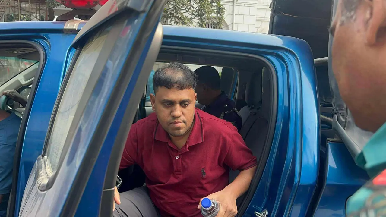 আশুলিয়ায় লাশ পোড়ানোর ঘটনায় ট্রাইব্যুনালে পুলিশ কর্মকর্তা শহিদুল