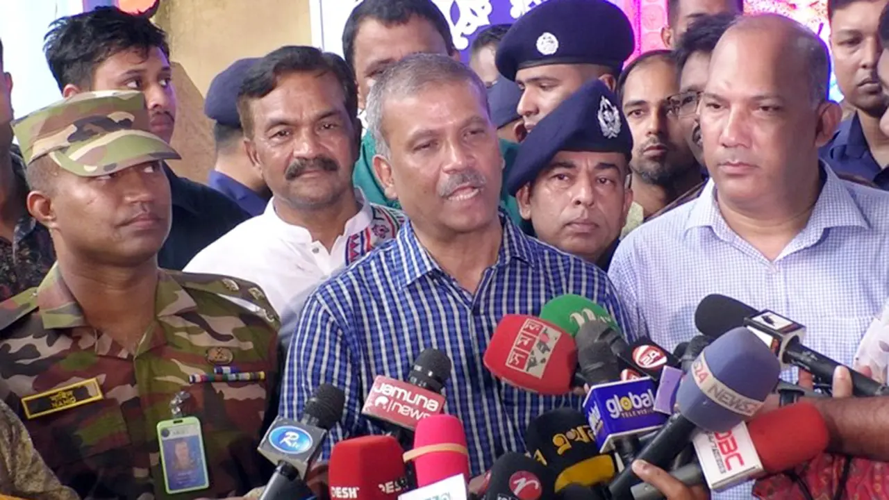 আমরা কেউ সংখ্যালঘু না, সবাই বাংলাদেশি : আসিফ নজরুল