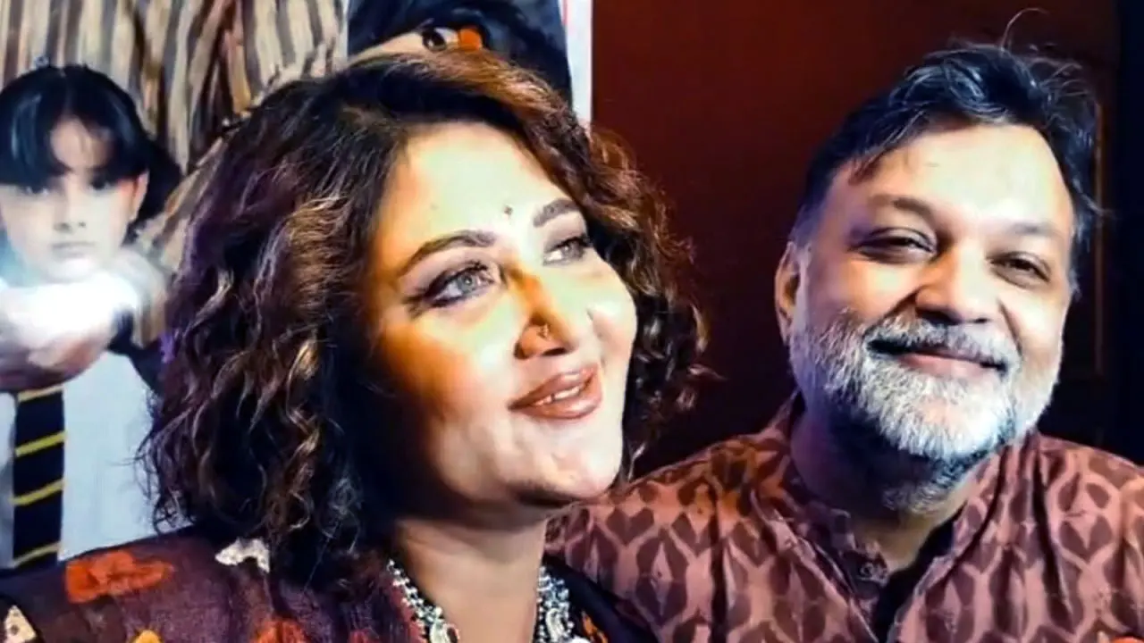 সৃজিতের বুকে স্বস্তিকা, বললেন- তোমাকে ছেড়ে যেতে পারলাম কই