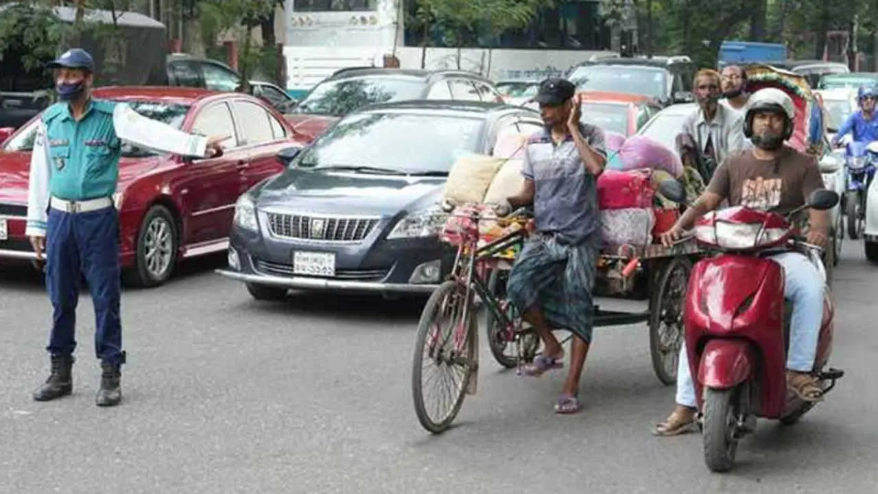ঢাকায় একদিনে ট্রাফিক আইনে ৮৫৭ মামলা, জরিমানা সাড়ে ৩৫ লাখ