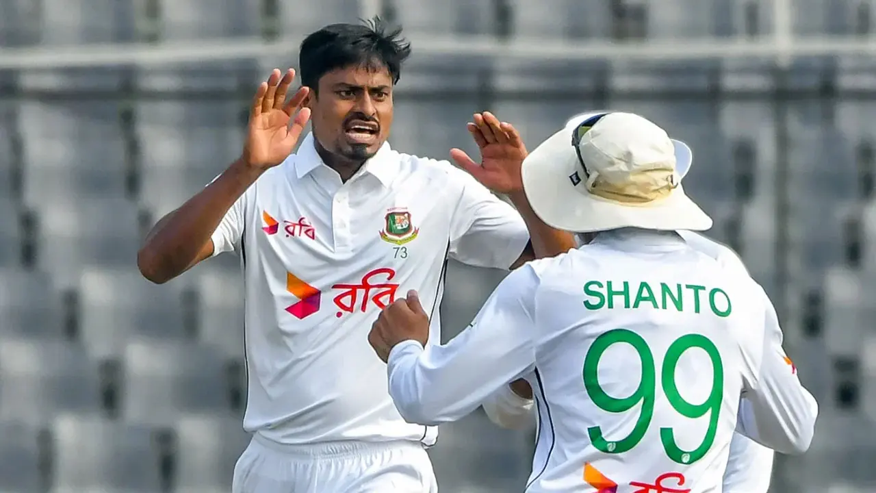 প্রোটিয়া শিবিরে প্রথম আঘাত হানলেন তাইজুল