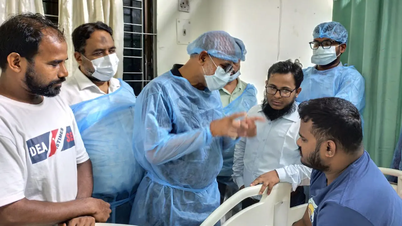 কক্সবাজারে আহত চিকিৎসককে দেখতে গেলেন এবি পার্টির নেতারা