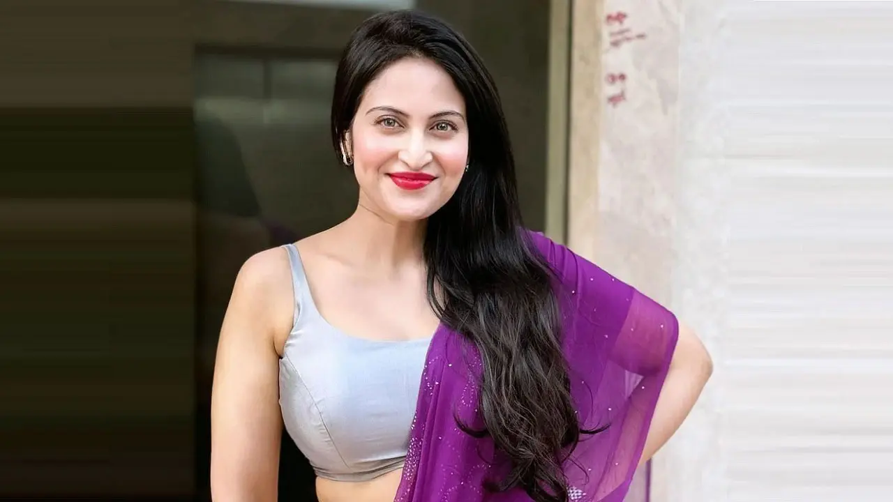 অভিনেত্রীকে হয়রানির অভিযোগে ২ পুলিশ কর্মকর্তা বরখাস্ত