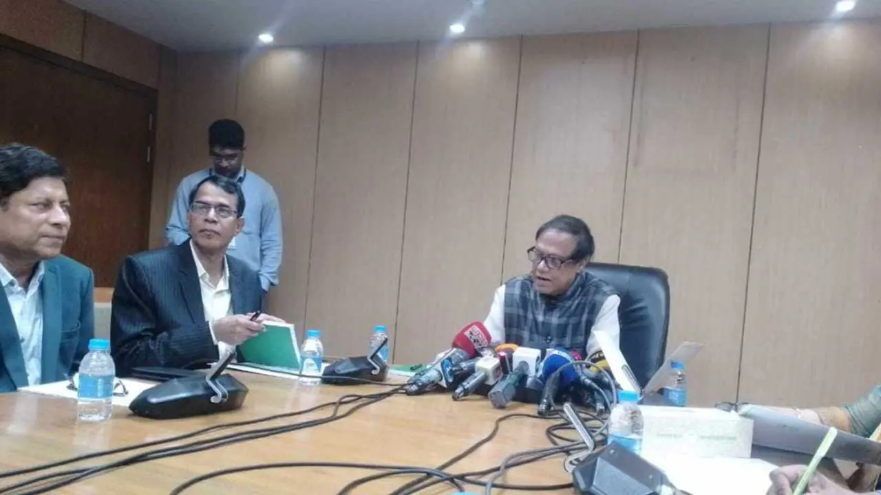 দেউলিয়া হওয়ার মতো খারাপ অবস্থায় ১০ ব্যাংক : গভর্নর