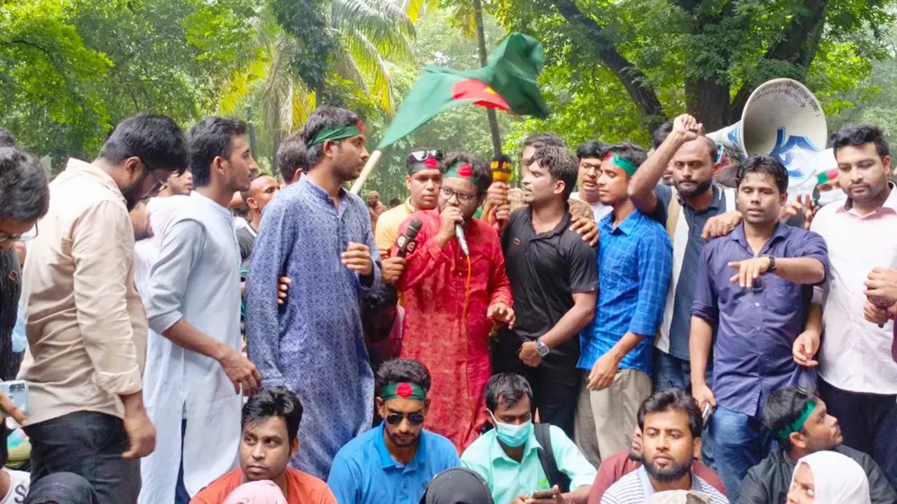 ড. ইউনূসের সাক্ষাৎ না পাওয়া পর্যন্ত আন্দোলন চালিয়ে যাওয়ার ঘোষণা