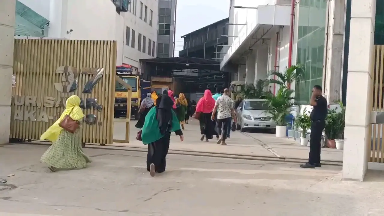 বন্ধ থাকা ২৯ পোশাক কারখানায় কাজে যোগ দিয়েছেন শ্রমিকরা